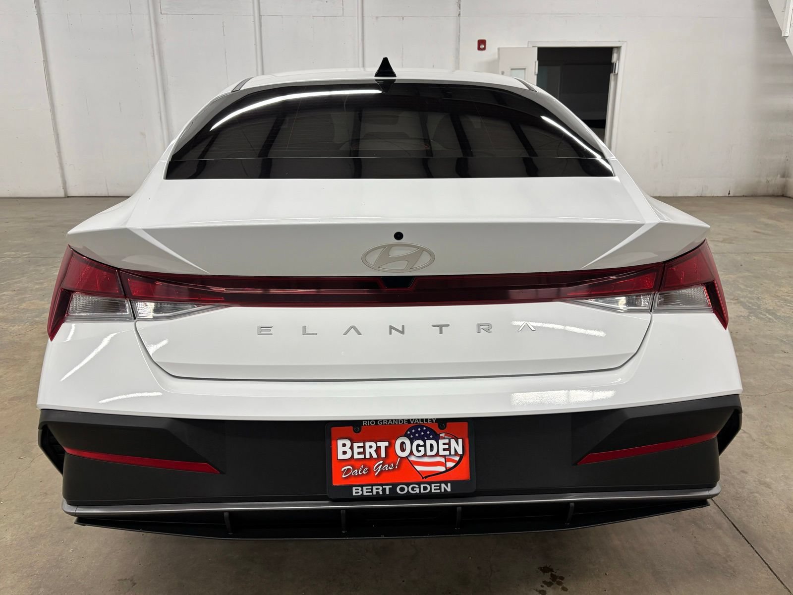 Certified 2025 Hyundai Elantra SE FWD image 5