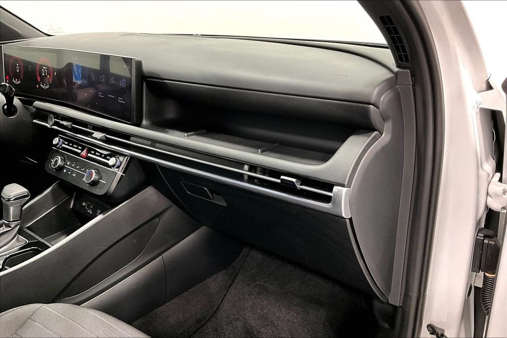 Used 2025 Hyundai Santa Cruz SE FWD image 19