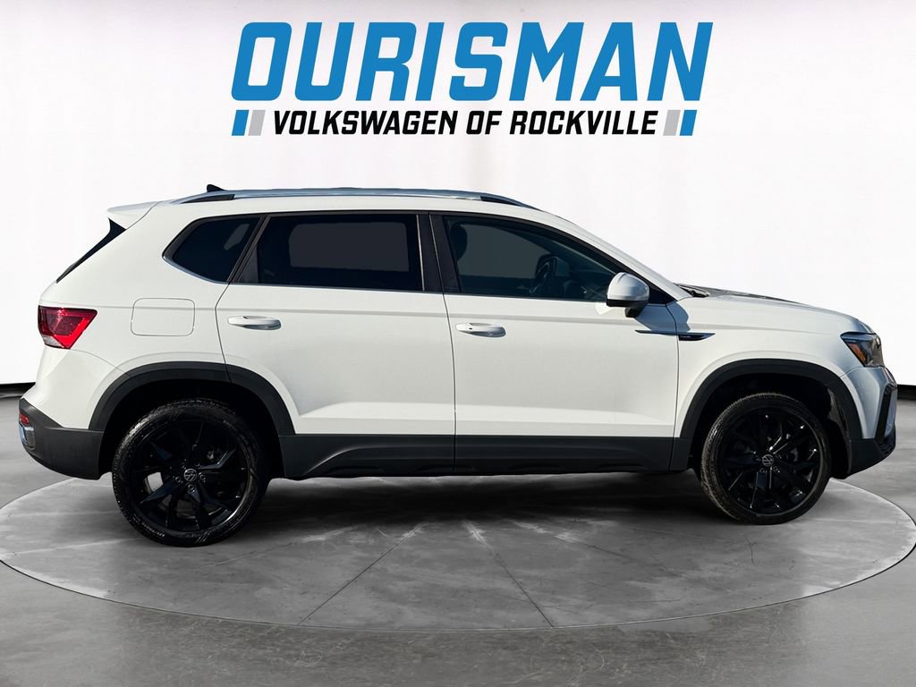 Used 2024 Volkswagen Taos SE image 7
