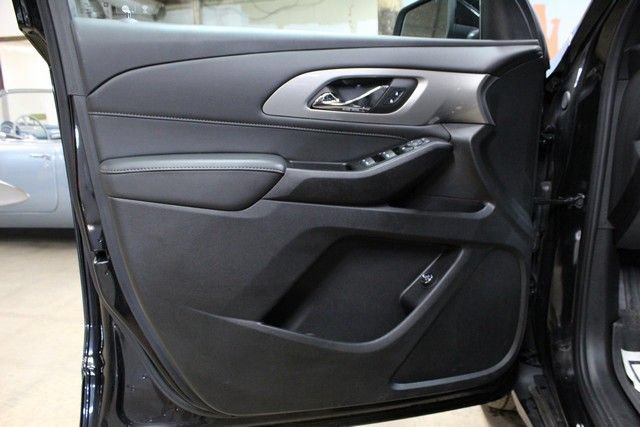 Used 2023 Chevrolet Traverse LT FWD image 17