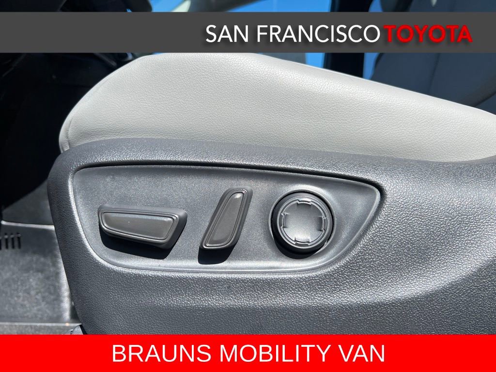 Used 2026 Toyota Sienna XLE FWD image 13