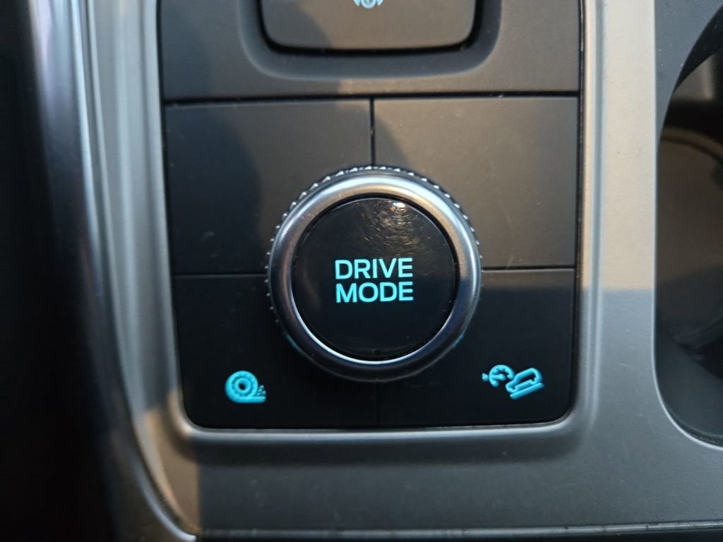 Used 2022 Ford Explorer XLT w/ Equipment Group 202A image 25