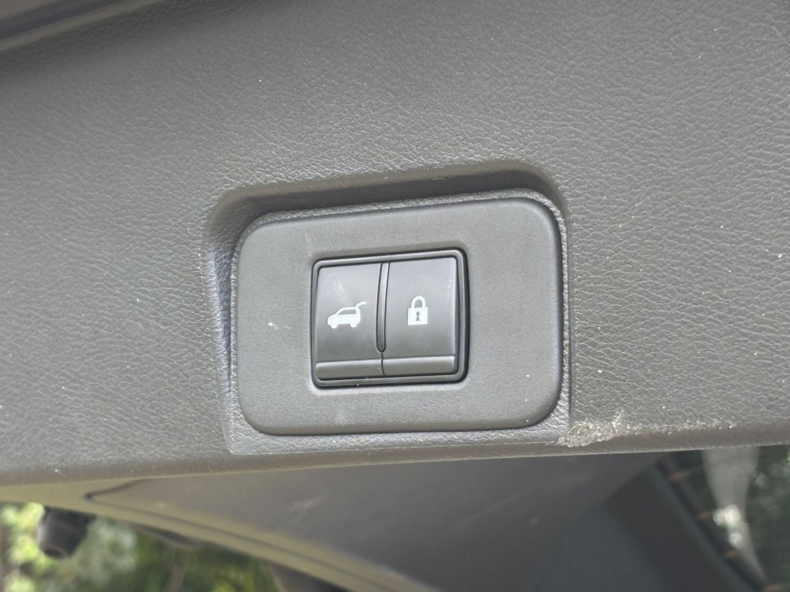 Used 2025 Nissan Rogue SV AWD/4WD image 22