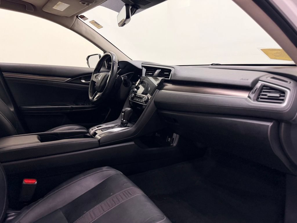 Used 2019 Honda Civic Touring image 17