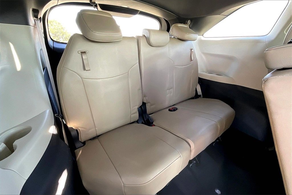 Used 2024 Toyota Sienna XLE image 33