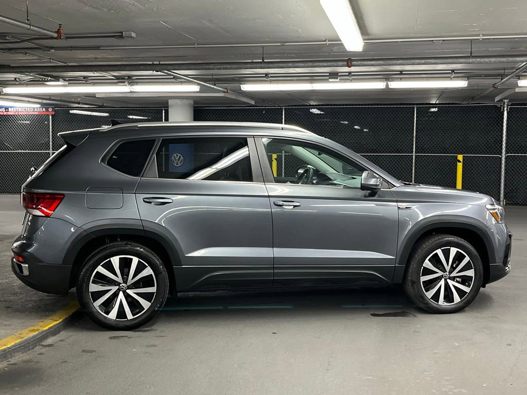 Used 2023 Volkswagen Taos SE w/ Panoramic Sunroof Package AWD/4WD image 39
