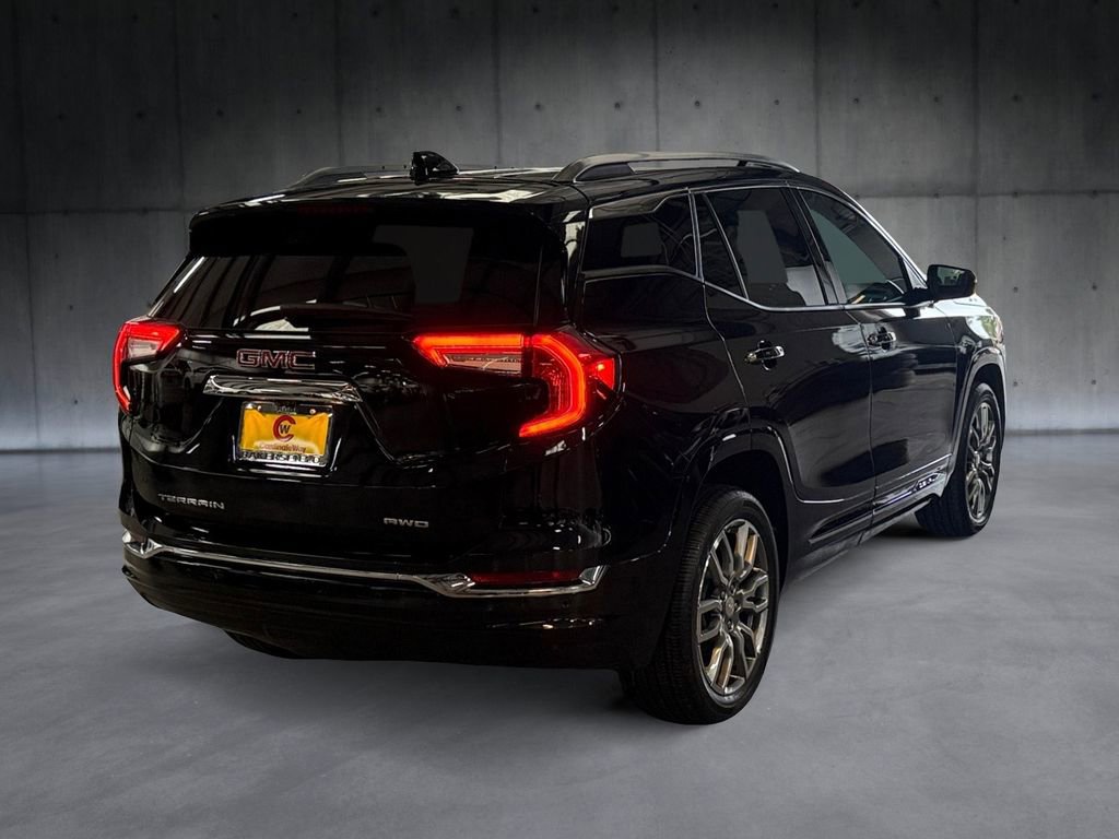 Used 2024 GMC Terrain Denali w/ Denali Premium Package image 4