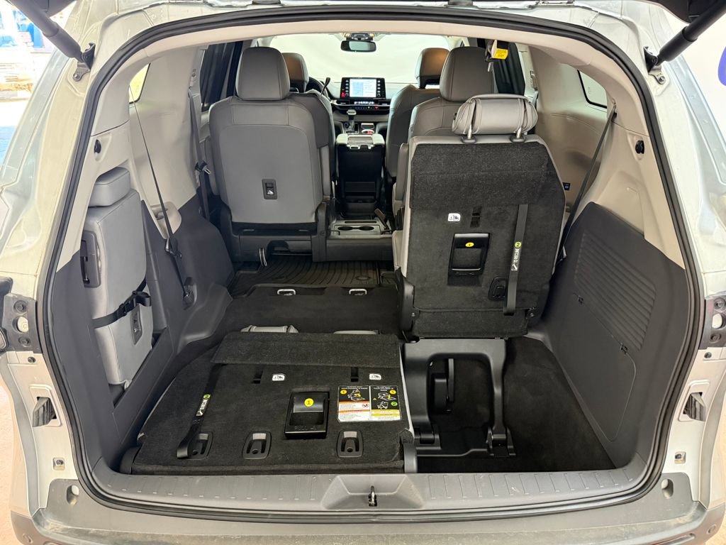 Used 2024 Toyota Sienna XLE image 23