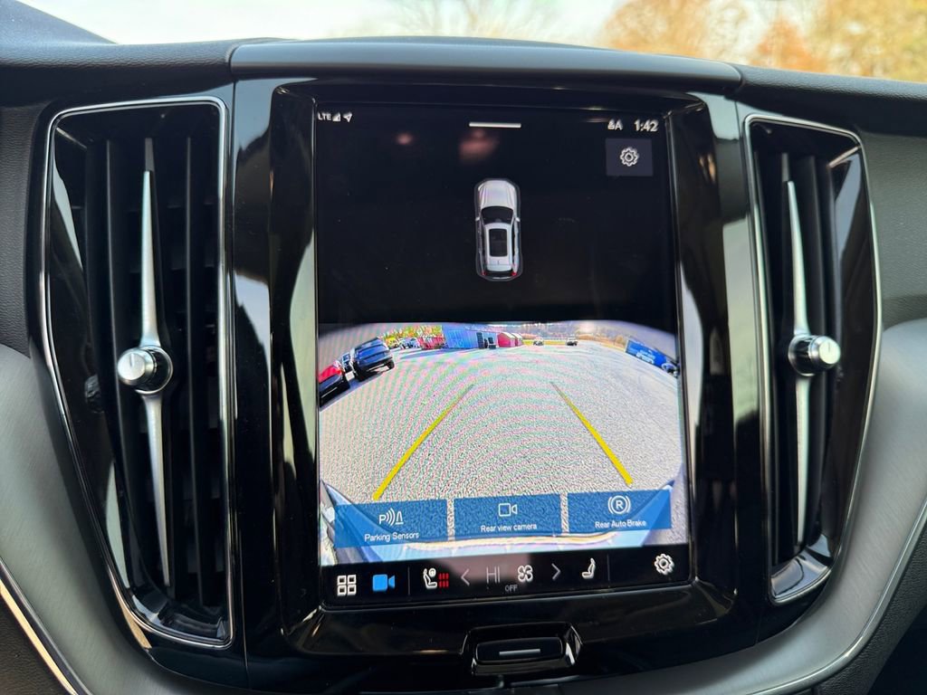 Used 2024 Volvo XC60 B5 Core w/ Protection Package Premier image 29