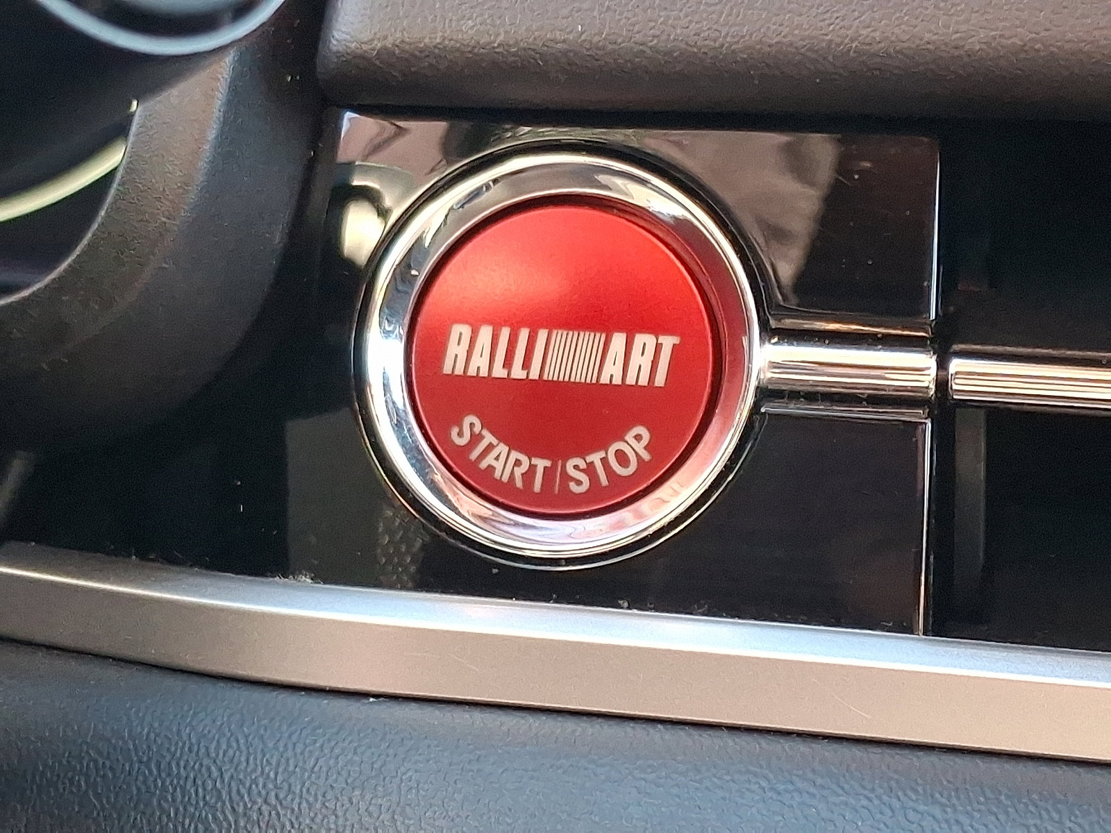 Used 2024 Mitsubishi Outlander Ralliart image 25