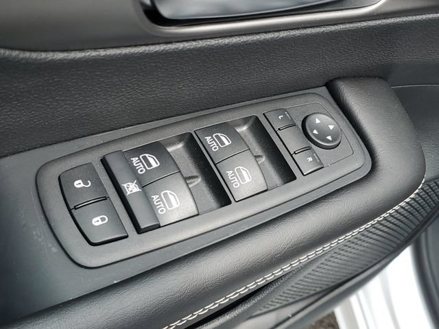 New 2027 Chrysler Pacifica Select AWD/4WD image 17