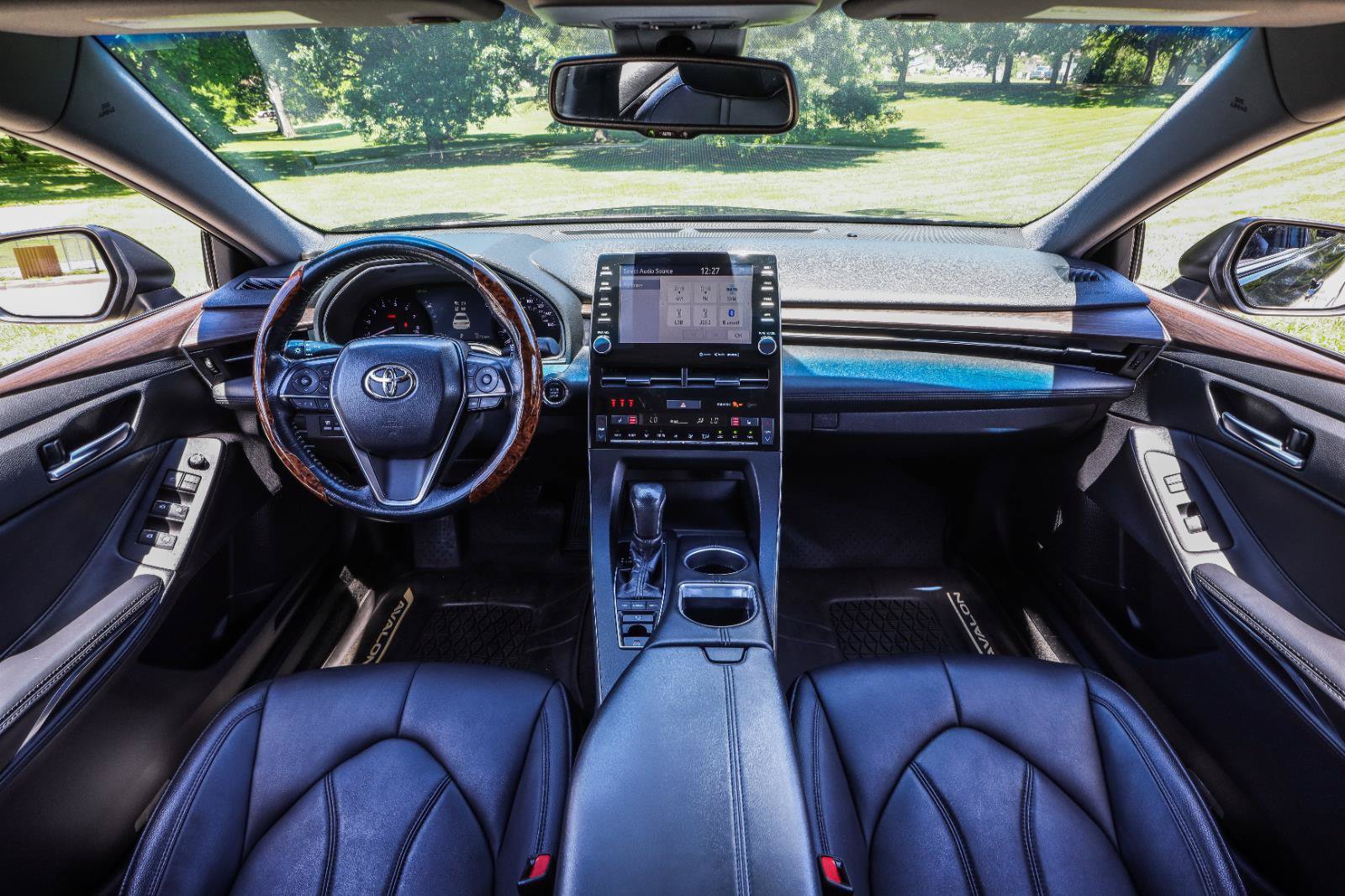 Used 2019 Toyota Avalon XLE w/ Moonroof Package FWD image 2