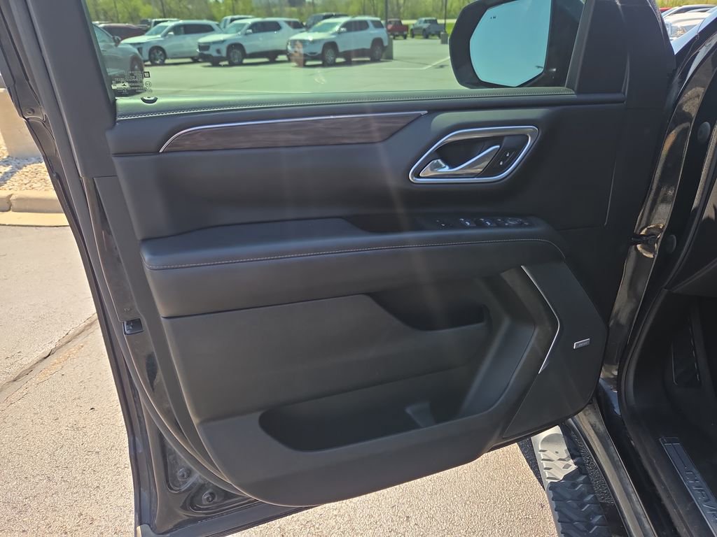Certified 2021 Chevrolet Suburban Z71 w/ Z71 Signature Package AWD/4WD image 28