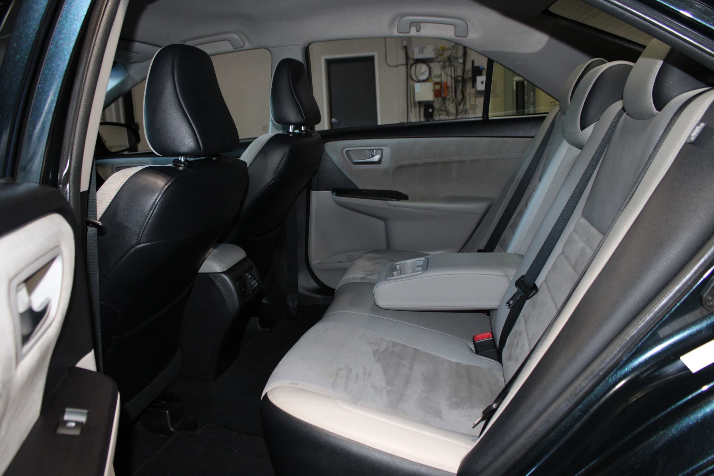 Used 2016 Toyota Camry XSE FWD image 22