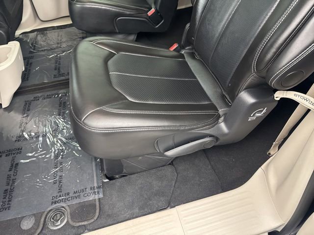 Used 2024 Chrysler Pacifica Touring-L image 44