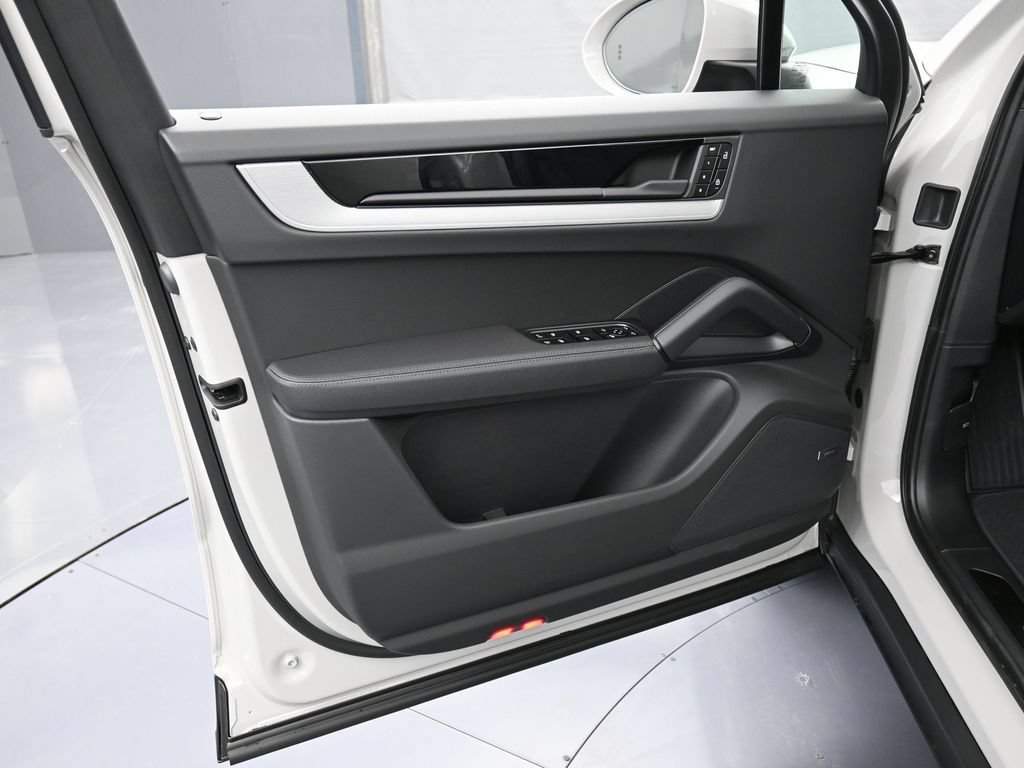 Certified 2026 Porsche Cayenne E-Hybrid AWD/4WD image 15