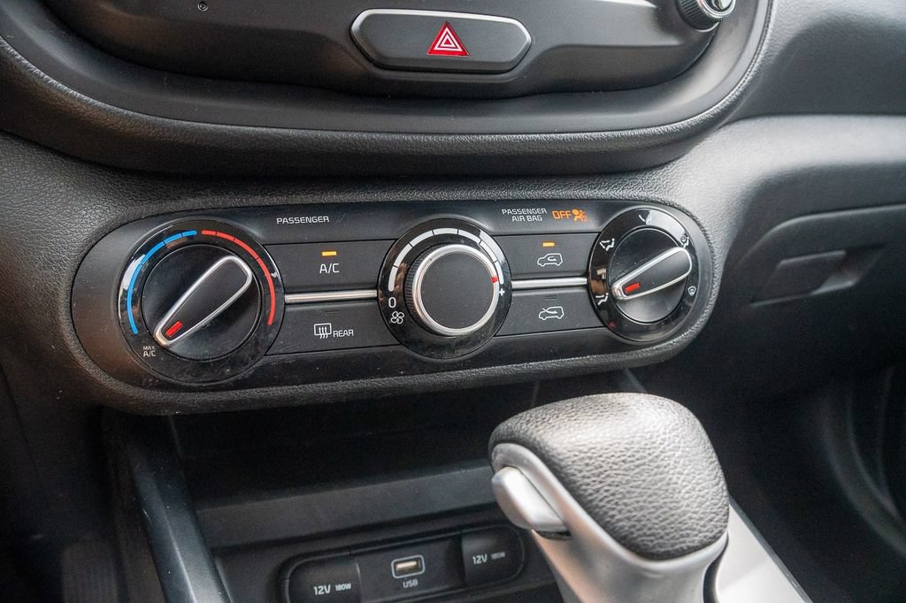 Used 2023 Kia Soul LX w/ LX Technology Package FWD image 11