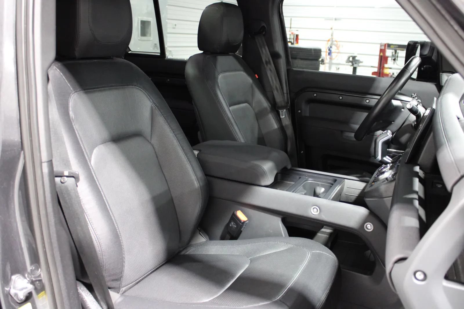 Used 2023 Land Rover Defender 130 X-Dynamic SE AWD/4WD image 46