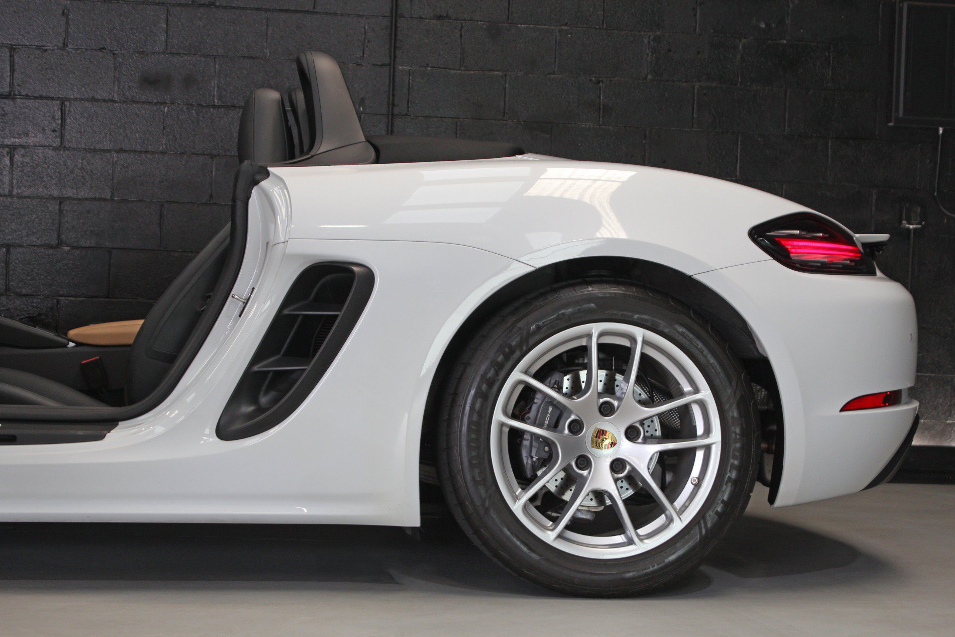 Used 2021 Porsche 718 Boxster w/ Premium Package RWD image 7