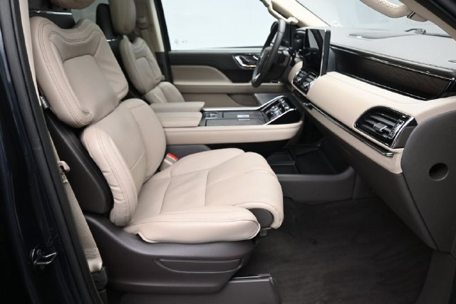 Certified 2024 Lincoln Navigator L Reserve AWD/4WD image 31