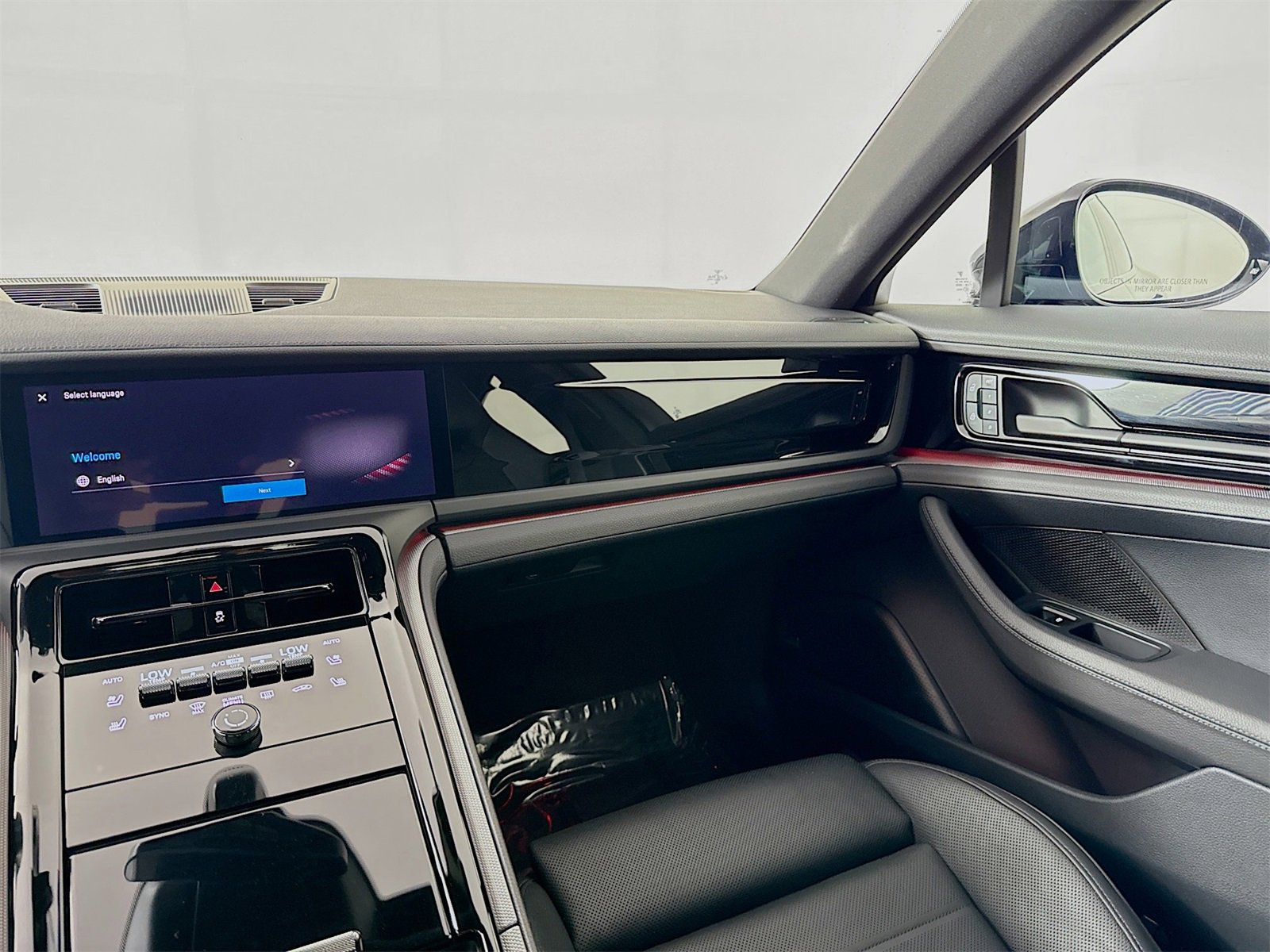 Certified 2025 Porsche Panamera image 19