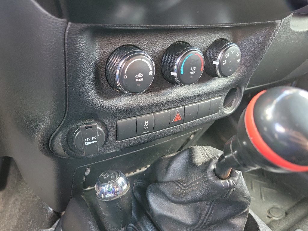 Used 2013 Jeep Wrangler Sport w/ Connectivity Group AWD/4WD image 12