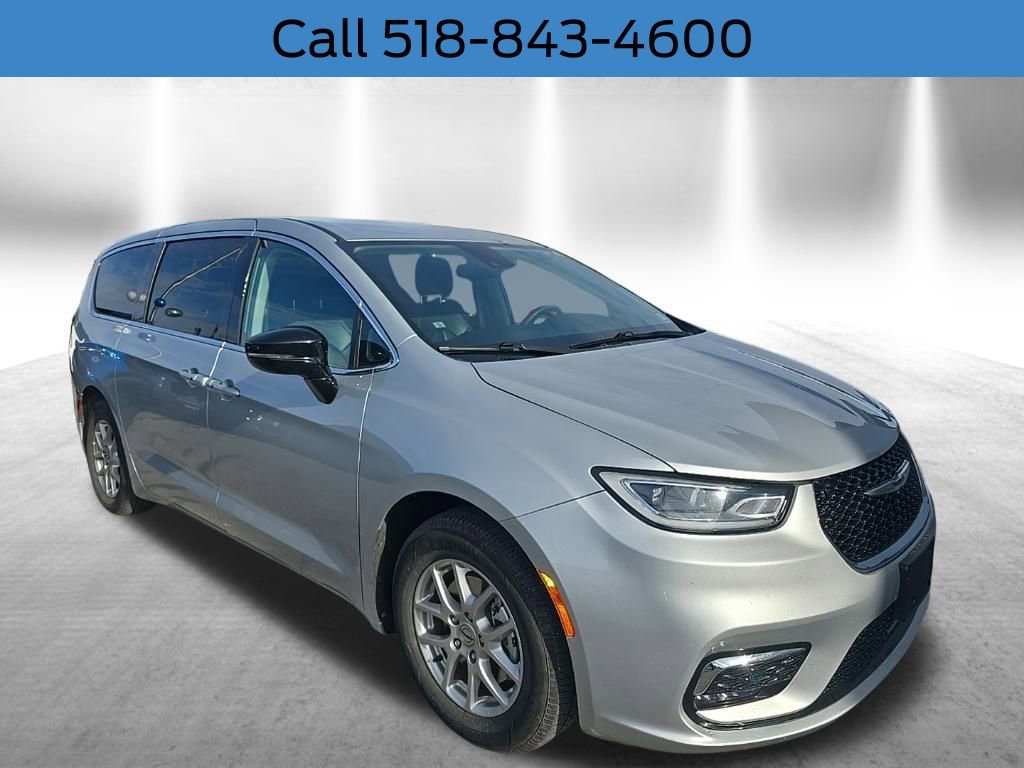 Used 2024 Chrysler Pacifica Touring-L