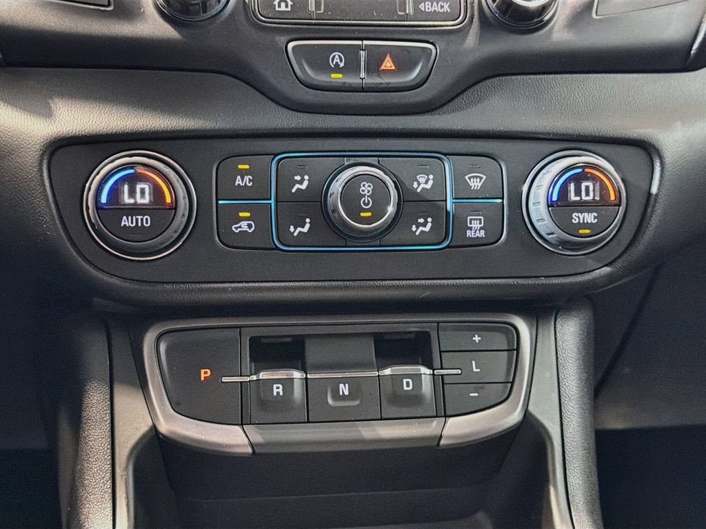 Used 2022 GMC Terrain AT4 w/ GMC Pro Grade Package AWD/4WD image 19