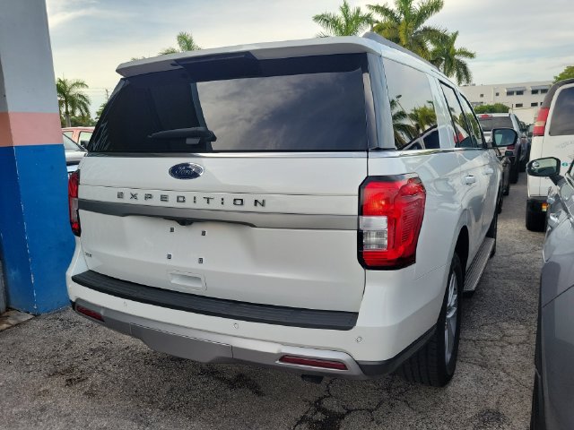 Used 2024 Ford Expedition XLT RWD image 3