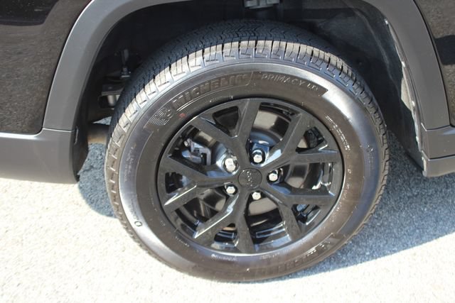 Used 2024 Jeep Grand Cherokee L Altitude AWD/4WD image 36