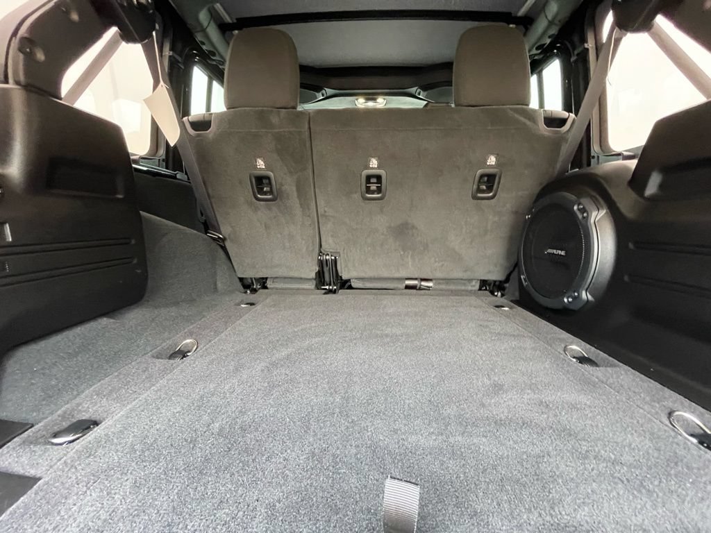 Used 2022 Jeep Wrangler Unlimited Sahara AWD/4WD image 18