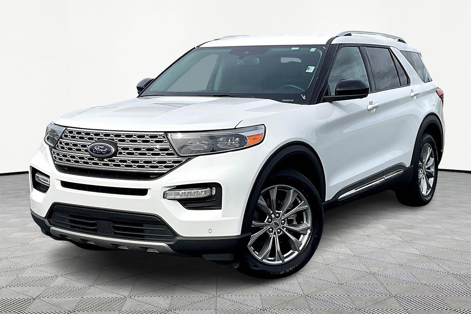 Used 2023 Ford Explorer Limited image 2