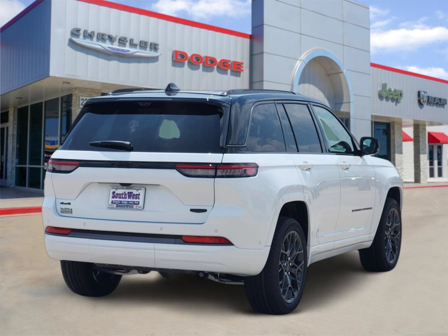 New 2026 Jeep Grand Cherokee Summit w/ Obsidian Package AWD/4WD image 5