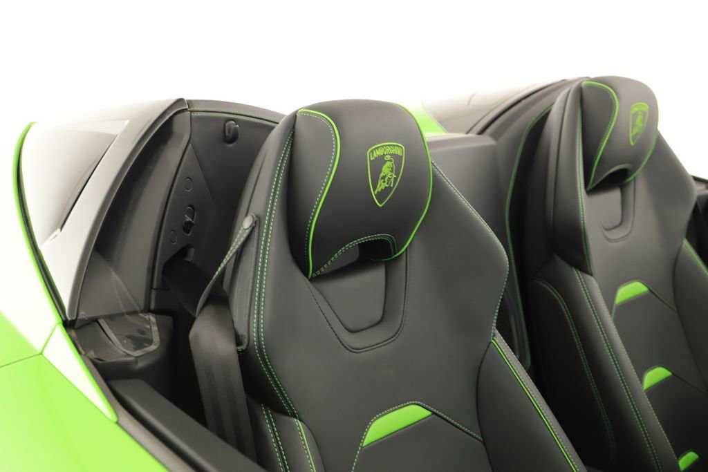 Used 2022 Lamborghini Huracan EVO RWD image 42