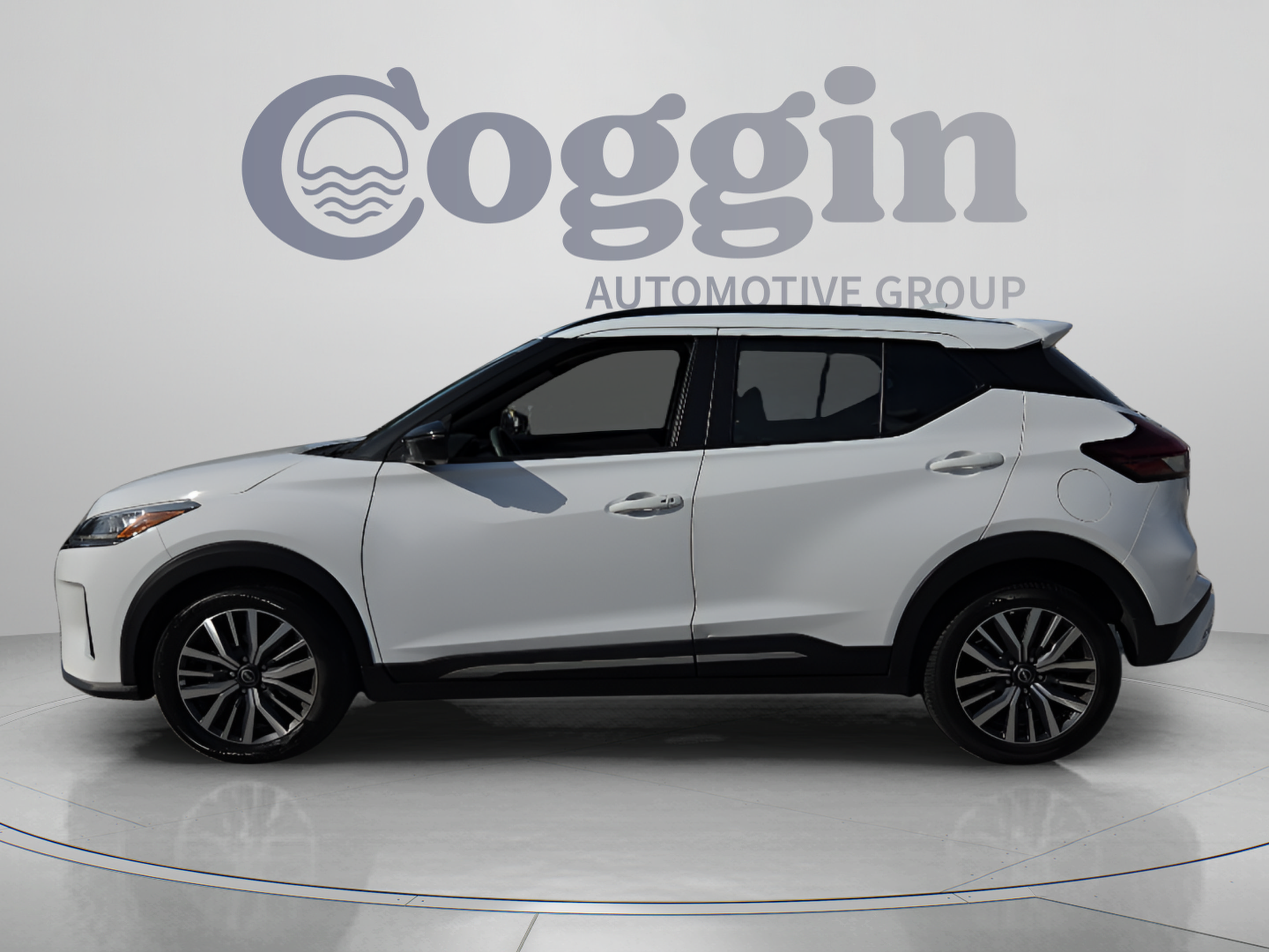 Used 2024 Nissan Kicks SR FWD image 2