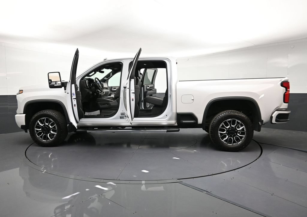 Certified 2025 Chevrolet Silverado 3500 High Country w/ High Country Premium Package AWD/4WD image 33