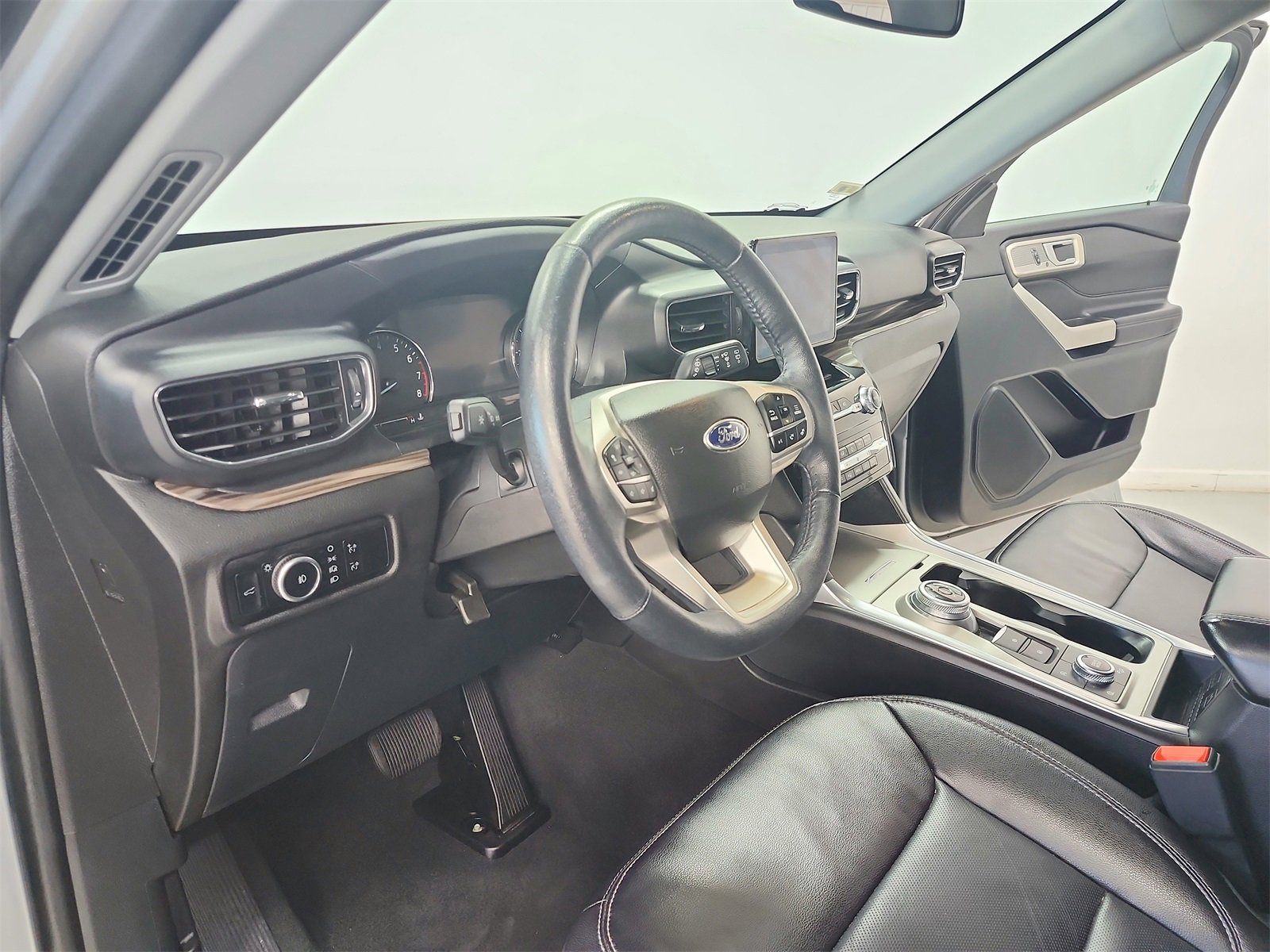 Used 2023 Ford Explorer Limited image 18