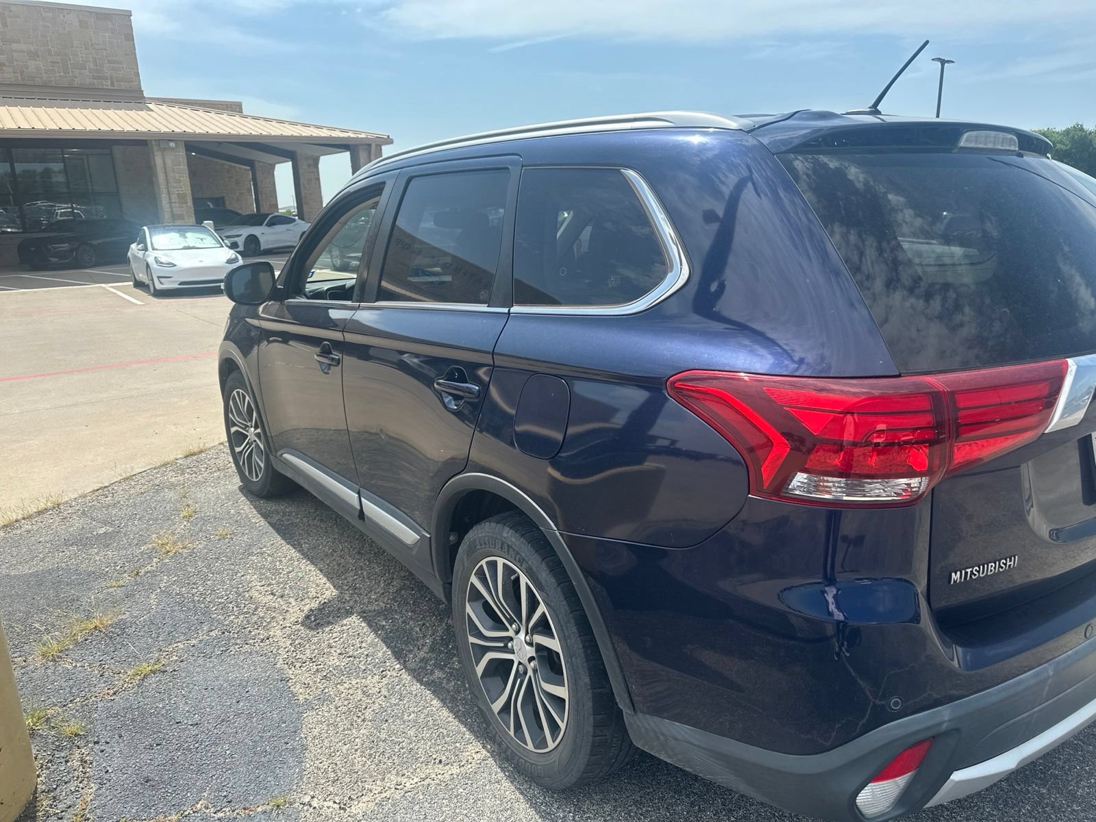 Used 2016 Mitsubishi Outlander GT AWD/4WD image 3
