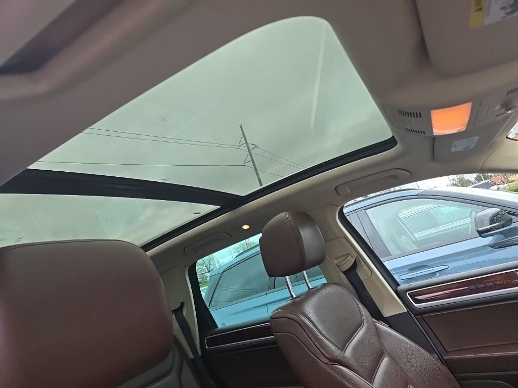 Used 2013 Volkswagen Touareg VR6 AWD/4WD image 3