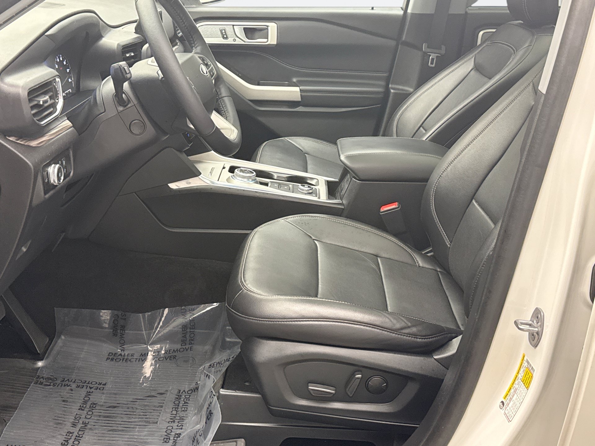Used 2022 Ford Explorer Limited w/ Equipment Group 301A AWD/4WD image 11