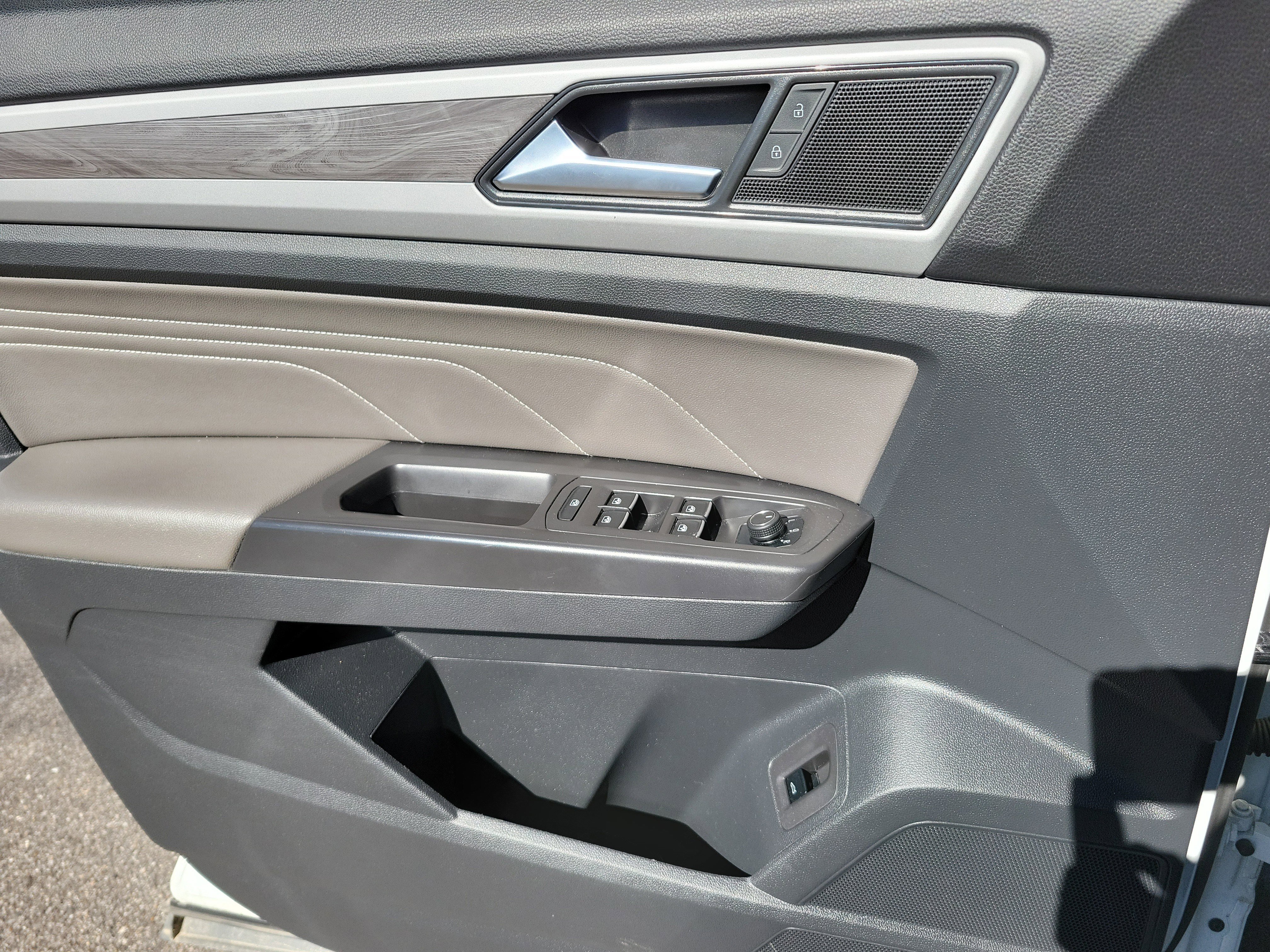 Used 2023 Volkswagen Atlas Cross Sport SE w/ Black Wheel Package image 16