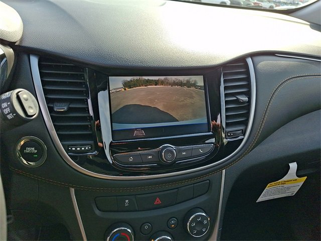 Certified 2022 Chevrolet Trax LT w/ LT Convenience Package image 18