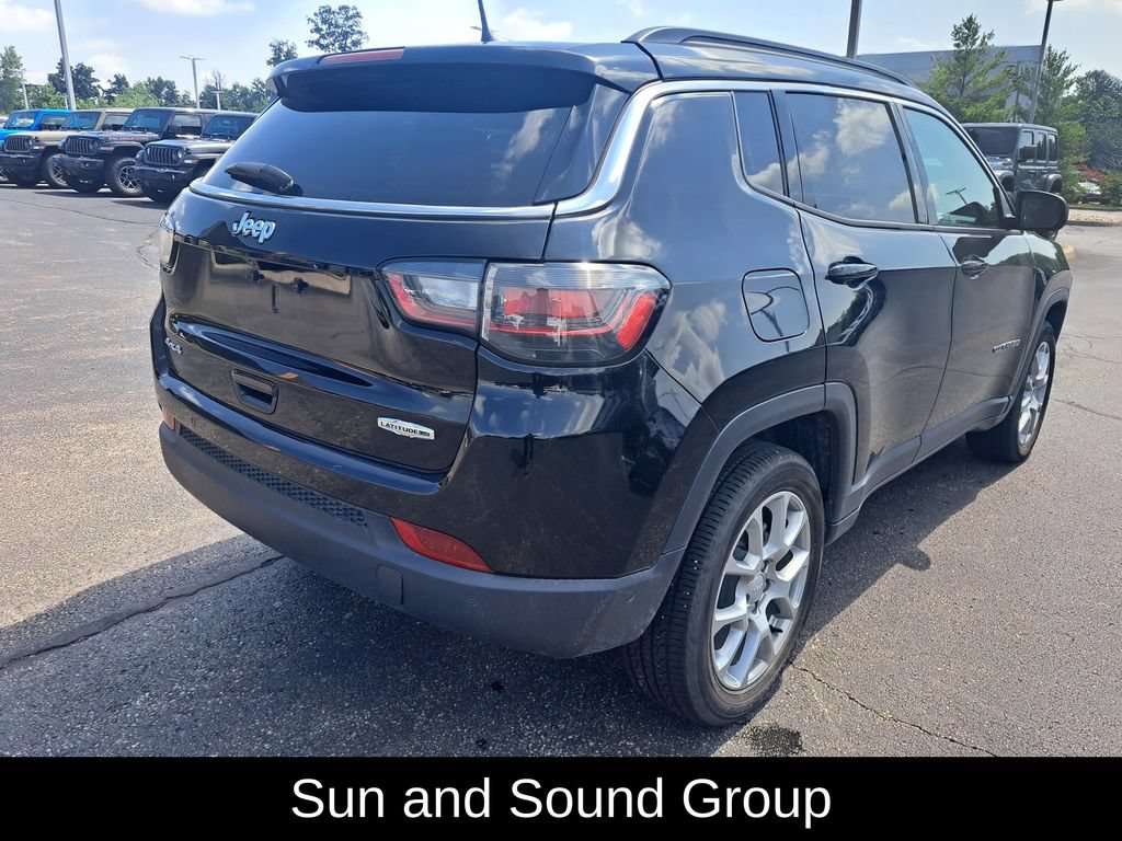 Used 2024 Jeep Compass Latitude w/ Sun and Sound Group AWD/4WD image 4