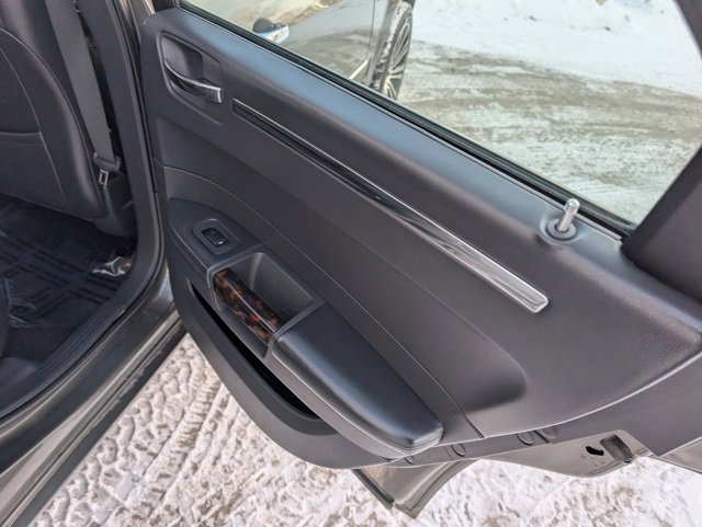 Used 2010 Chrysler 300 Limited image 26