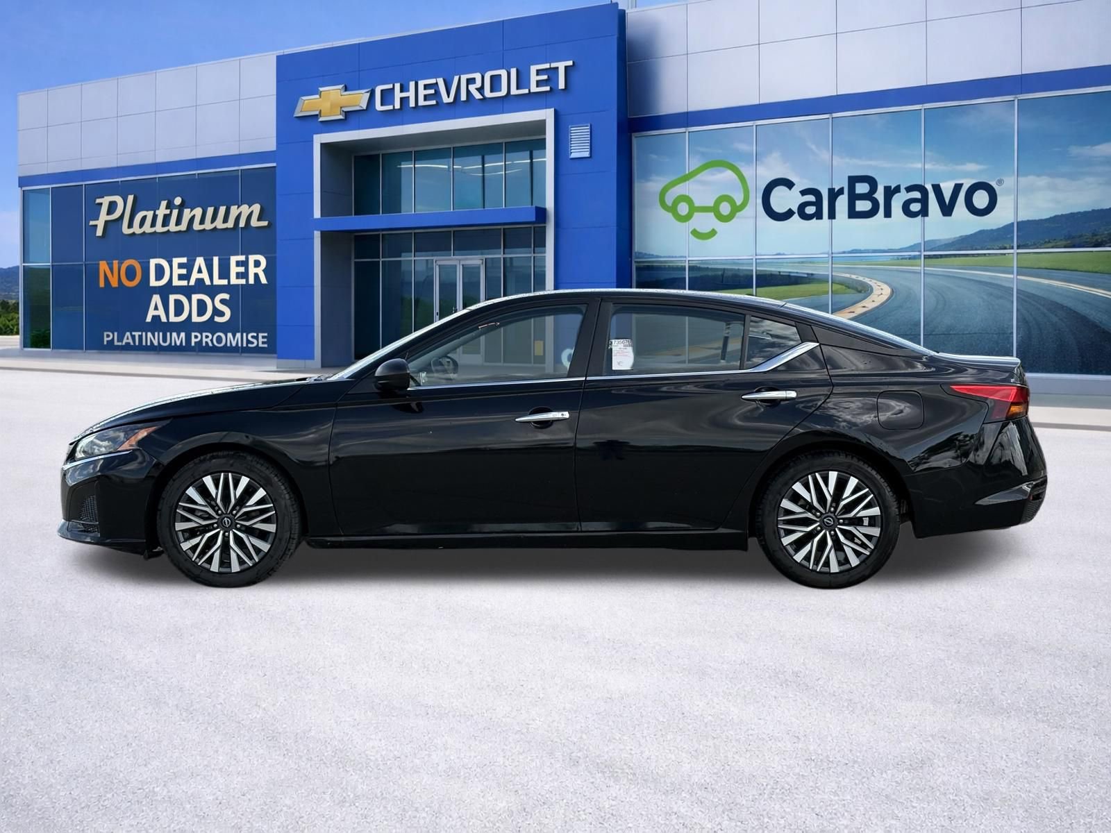 Used 2024 Nissan Altima 2.5 SV image 4