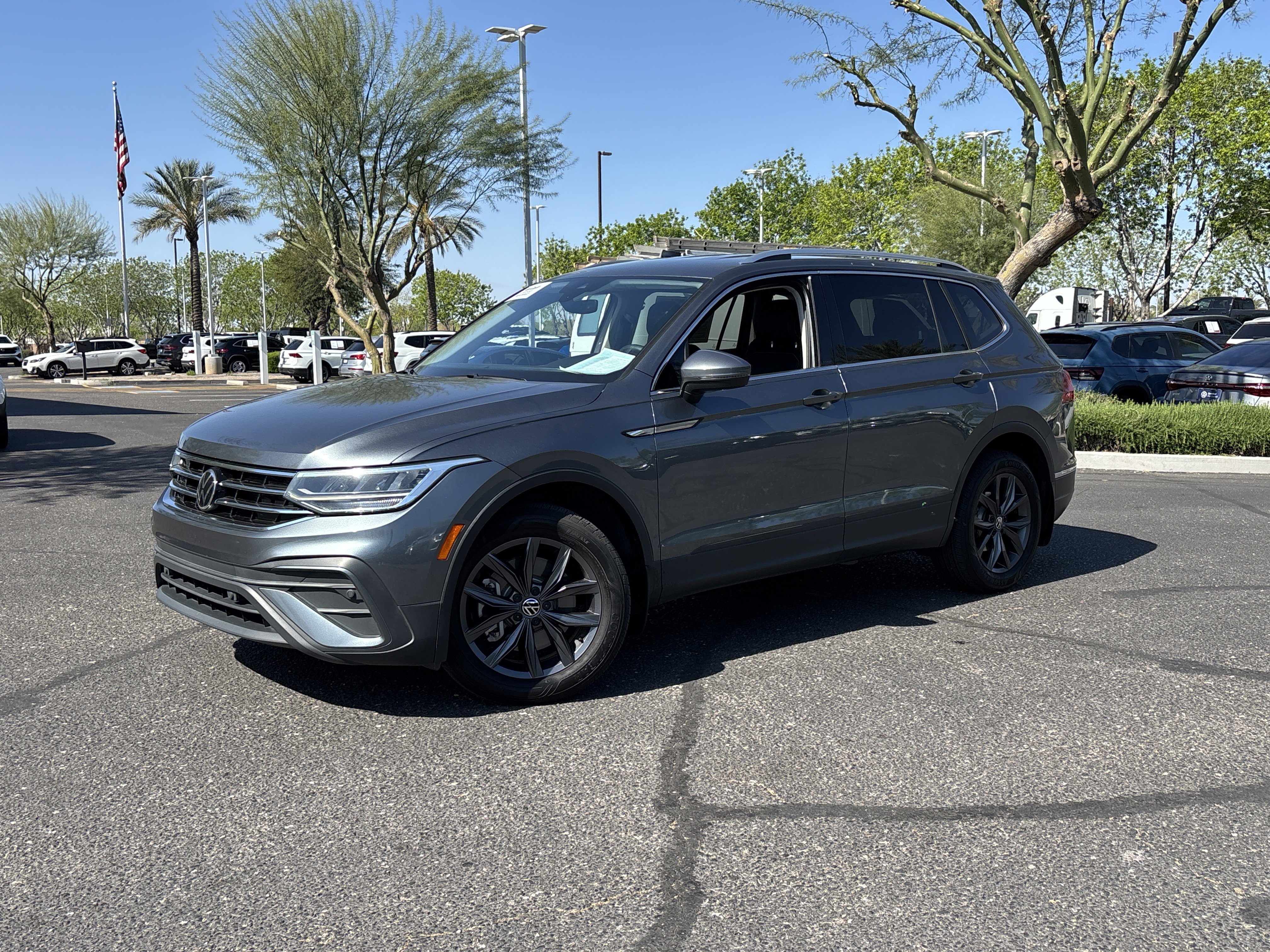 Certified 2023 Volkswagen Tiguan SE FWD image 32