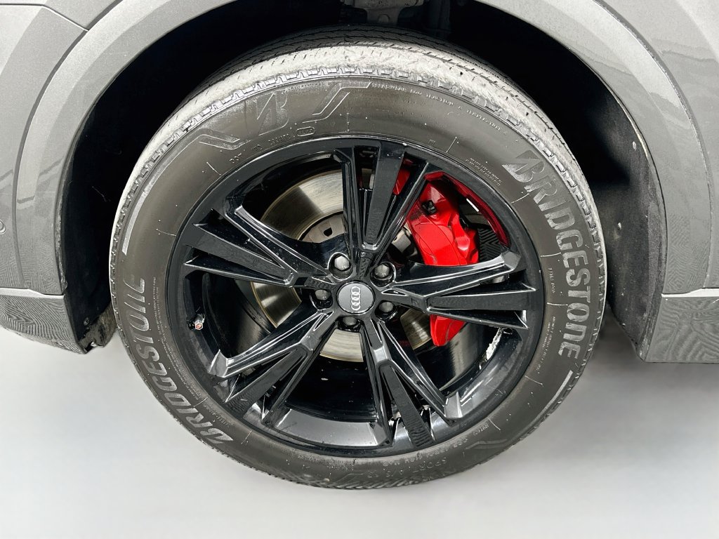 Used 2019 Audi Q8 Premium Plus w/ Premium Plus AWD/4WD image 32