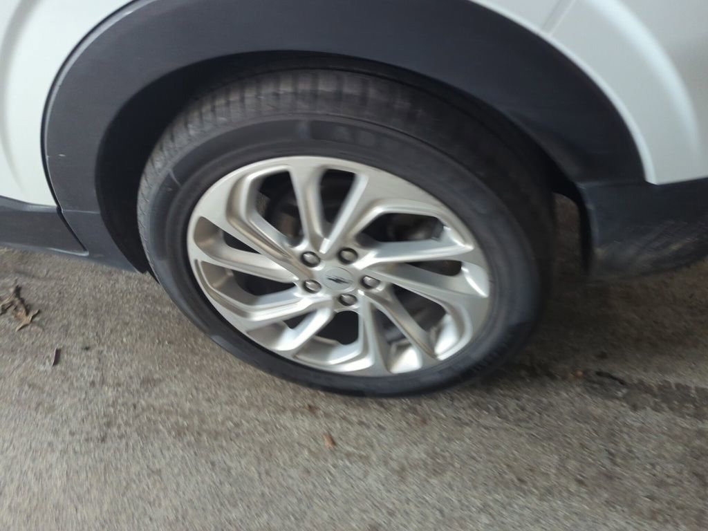 Used 2023 Chevrolet Bolt EUV LT image 5