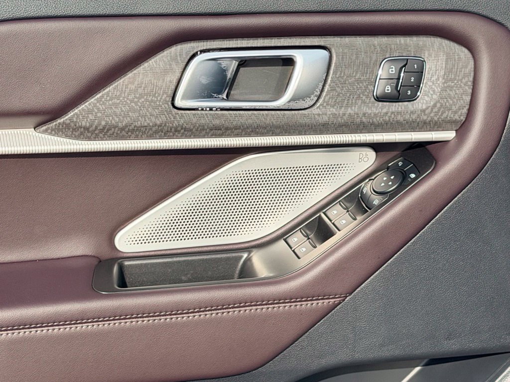 New 2027 Ford Explorer Platinum RWD image 18
