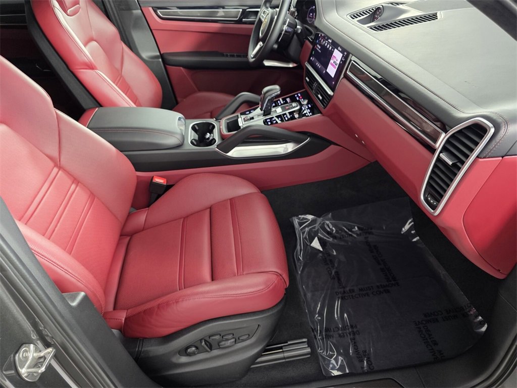 Used 2023 Porsche Cayenne Turbo image 31